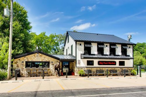 uppr-linn-W4724 S Lakeshore Dr, Fontana, WI, 53125-1936 | Card Image