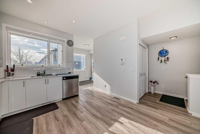 405 Corner Glen Circle Ne, Home with 3 bedrooms, 2 bathrooms and 2 parking in Calgary AB | Image 10