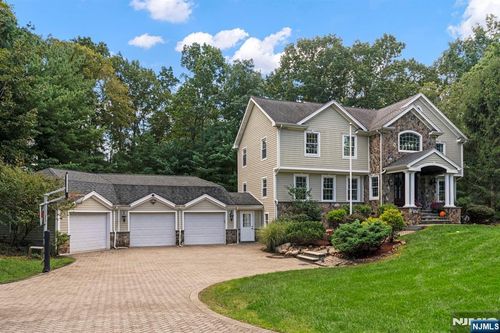 719 Chestnut Pl, Franklin Lakes, NJ, 07417-1724 | Card Image