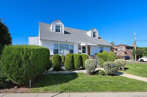 132 Bethel Rd, Albertson, NY, 11507-2112 | Card Image