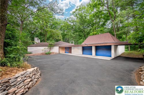 2300 S Cedar Crest Boulevard, Lower Macungie Twp, PA, 18103 | Card Image