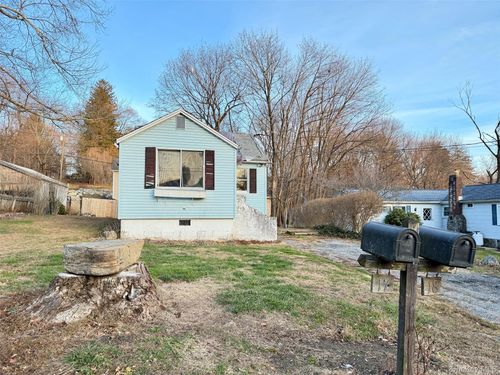 18 Geneva Dr, Carmel, NY, 10512-5630 | Card Image