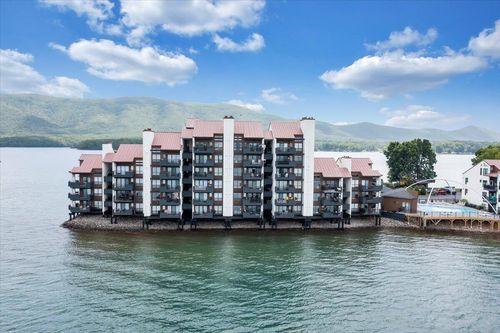 229-6605 Smith Mountain Rd, Penhook, VA, 24137-2710 | Card Image