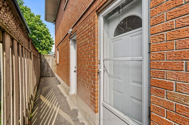 732 Royal York Rd, House other with 7 bedrooms, 4 bathrooms and 4 parking in Etobicoke ON | Image 39