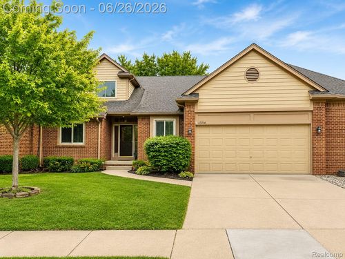 17014 Country Ridge Ln, Macomb, MI, 48044-5211 | Card Image