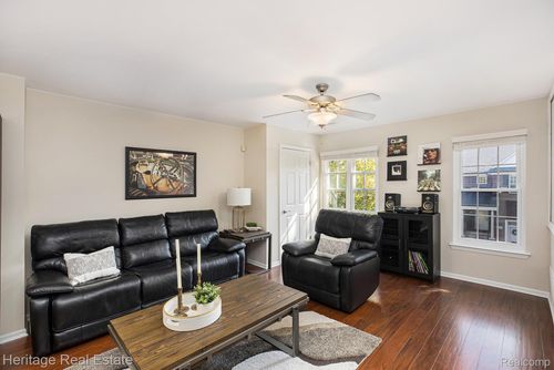 53105 Providence Dr, Shelby Twp, MI, 48316-2659 | Card Image