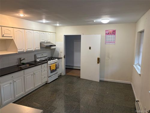 fl1-2505 124th St, Flushing, NY, 11354-6704 | Card Image