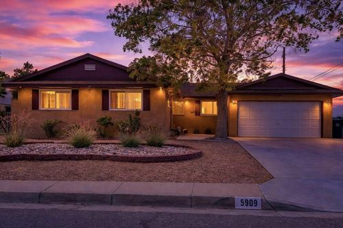 5909 Woodford Dr Ne, Albuquerque, NM, 87110-1225 | Card Image