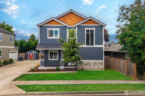 814 9th St Sw, Puyallup, WA, 98371-6728 | Card Image