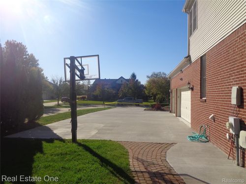 48416 Manhattan Cir, Canton, MI, 48188-1495 | Card Image