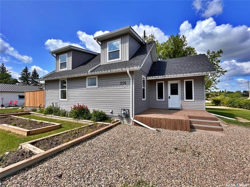 206 1 St, Wawota, SK, S0G0G1 | Card Image