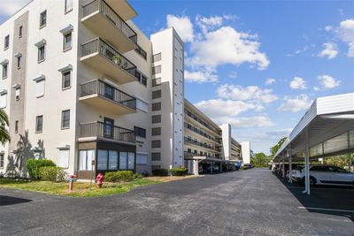 403 - 8198 Terrace Garden Drive N, Condo with 2 bedrooms, 2 bathrooms and null parking in ST PETERSBURG FL | Image 2