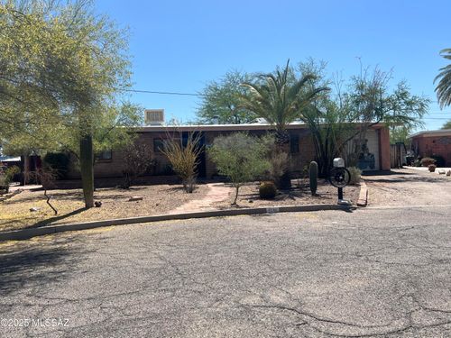 2750 N Cerrito Cir, Tucson, AZ, 85719-2940 | Card Image
