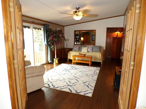 4915 Elm St, Newport, MI, 48166-9622 | Card Image