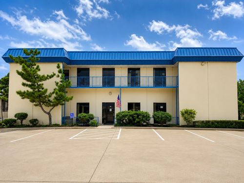 e-1039 N Interstate 35e, Carrollton, TX, 75006-3896 | Card Image