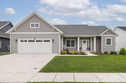 7253 Atwater Dr, Norton Shores, MI, 49456-8614 | Card Image