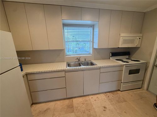 f204-7550 Sw 82nd St, Miami, FL, 33143-7331 | Card Image