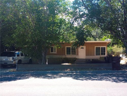 676 W Nicolet St, Banning, CA, 92220-4620 | Card Image
