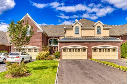 36 Kensington Cir, Manhasset, NY, 11030-4106 | Card Image