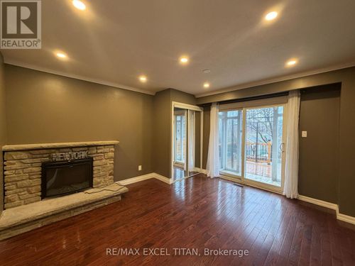 ground-251 Shawnee Cir, North York, ON, M2H2Y3 | Card Image