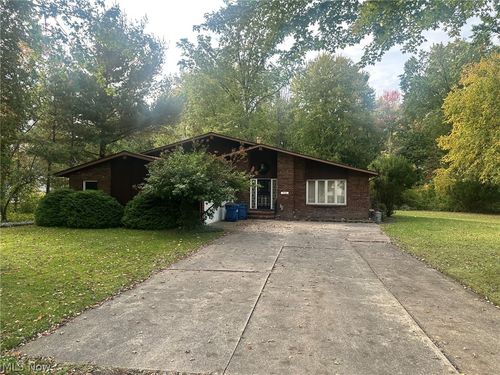 572 Buckeye Dr, Sheffield Lake, OH, 44054-1615 | Card Image