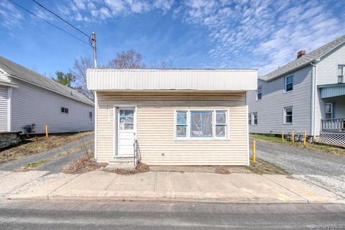 313 Tower Ave, Maybrook, NY, 12543-1530 | Card Image