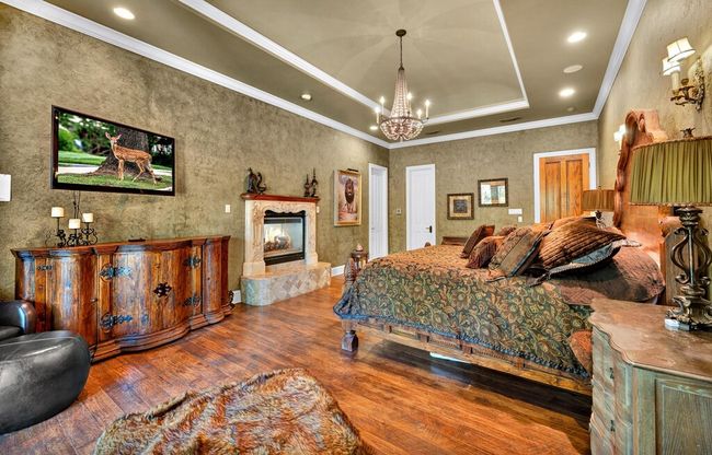 565 Lost Hunters Cyn, House other with 5 bedrooms, 5 bathrooms and 3 parking in China Spring TX | Image 25