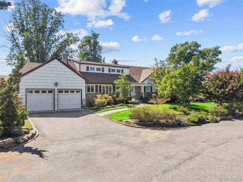 1 Willow Ln, Hewlett, NY, 11557-2633 | Card Image