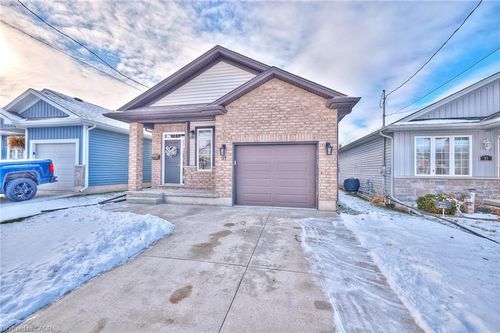 91 Scholfield Ave S, Welland, ON, L3B1N4 | Card Image