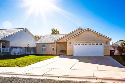 1175 Caswell Ave W, House other with 3 bedrooms, 2 bathrooms and 2 parking in Twin Falls ID | Image 2