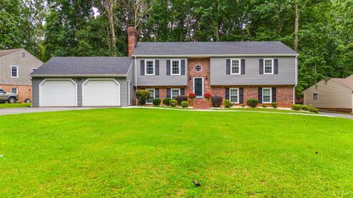 207 Pocahontas Dr, Forest, VA, 24551-1235 | Card Image
