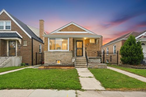 8004 S Richmond St, Chicago, IL, 60652-2731 | Card Image