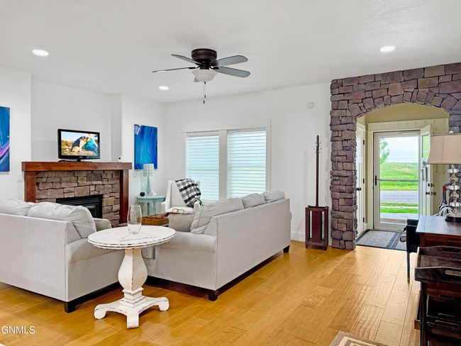 512 70 Th St E, House other with 3 bedrooms, 2 bathrooms and null parking in Williston ND | Image 5