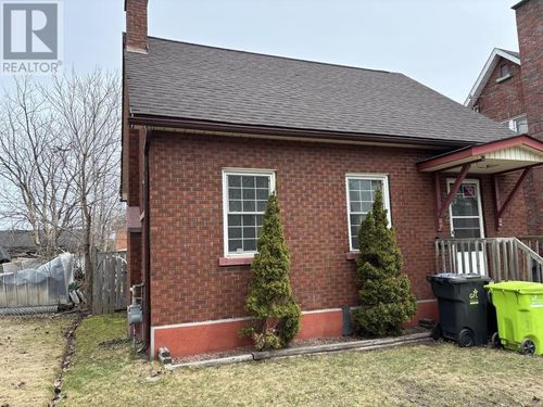 302 6th Ave, Sault Ste. Marie, ON, P6C4K8 | Card Image