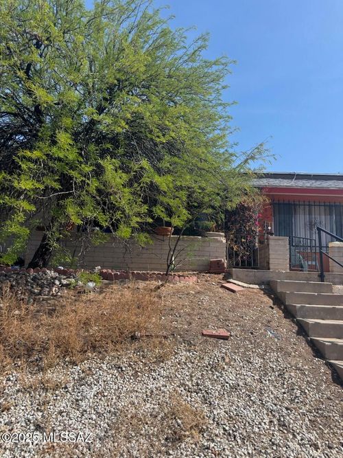 1852 W Caravelle Rd, Tucson, AZ, 85713-4514 | Card Image