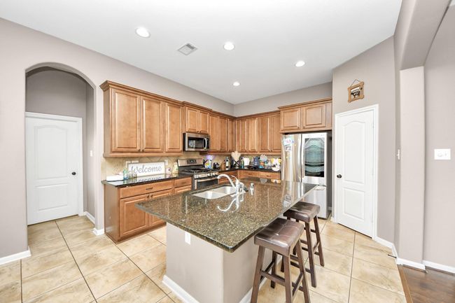 6810 Hunters Trace Ln, House other with 3 bedrooms, 3 bathrooms and 2 parking in Baytown TX | Image 11