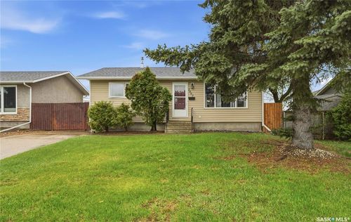 1007 Warner Street, Moose Jaw, SK, S6H5S6 | Card Image