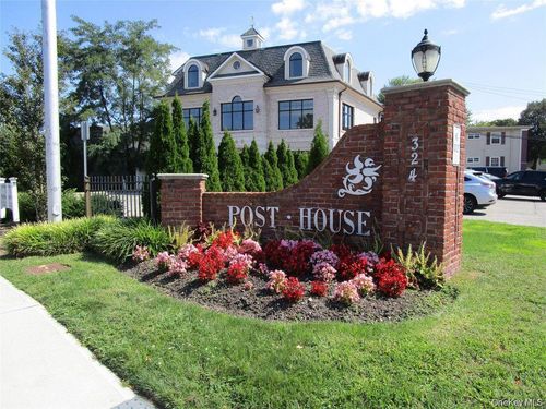 5d-324 Post Ave, Westbury, NY, 11590-2205 | Card Image