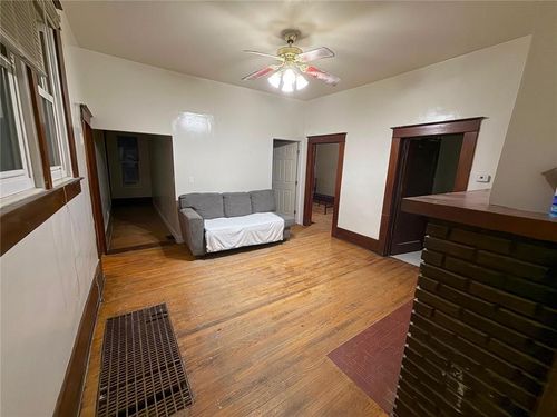 1321 S 17th St, Saint Joseph, MO, 64507-1236 | Card Image