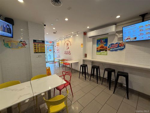 cu8-36 Main St, Flushing, NY, 11354-4104 | Card Image