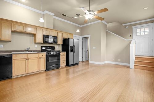 864 Kite Ln, Redding, CA, 96001-3335 | Card Image