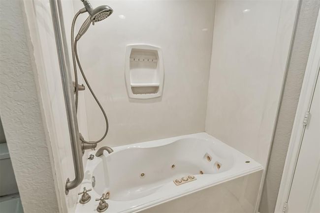 28902 Twisted Oak Dr, House other with 5 bedrooms, 3 bathrooms and 2 parking in Shenandoah TX | Image 22