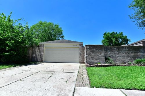 16222 Queensdale Dr, Houston, TX, 77082-2830 | Card Image