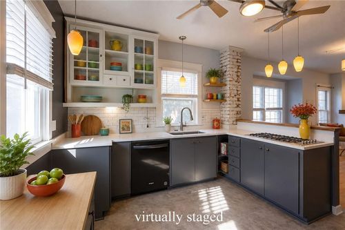 829 W 40th St, Kansas City, MO, 64111-4005 | Card Image