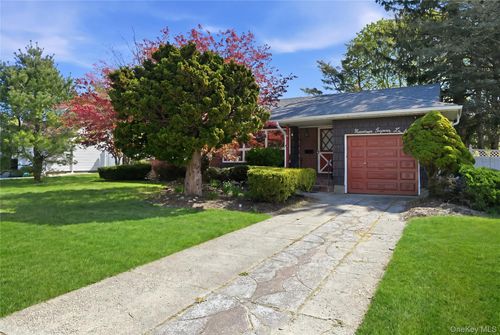 19 Gaymor Lane, Smithtown, NY, 11725 | Card Image