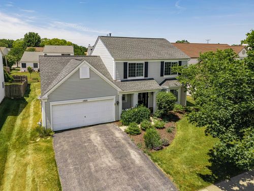 1371 E Braymore Cir, Naperville, IL, 60564-8286 | Card Image