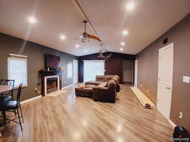 LIVING | Image 8