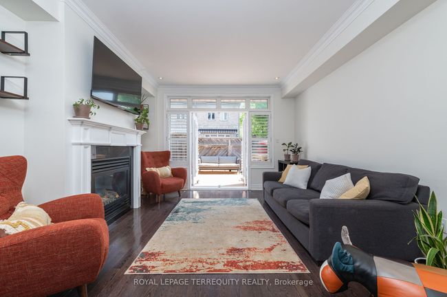 8 - 245 Van Dusen Blvd, House attached with 3 bedrooms, 3 bathrooms and null parking in Etobicoke ON | Image 11