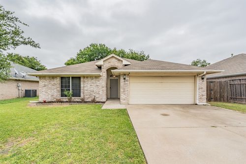 137 Roberts Dr, Saginaw, TX, 76179-1458 | Card Image