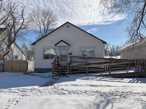 569 Ominica Street E, Moose Jaw, SK, S6H0H2 | Card Image